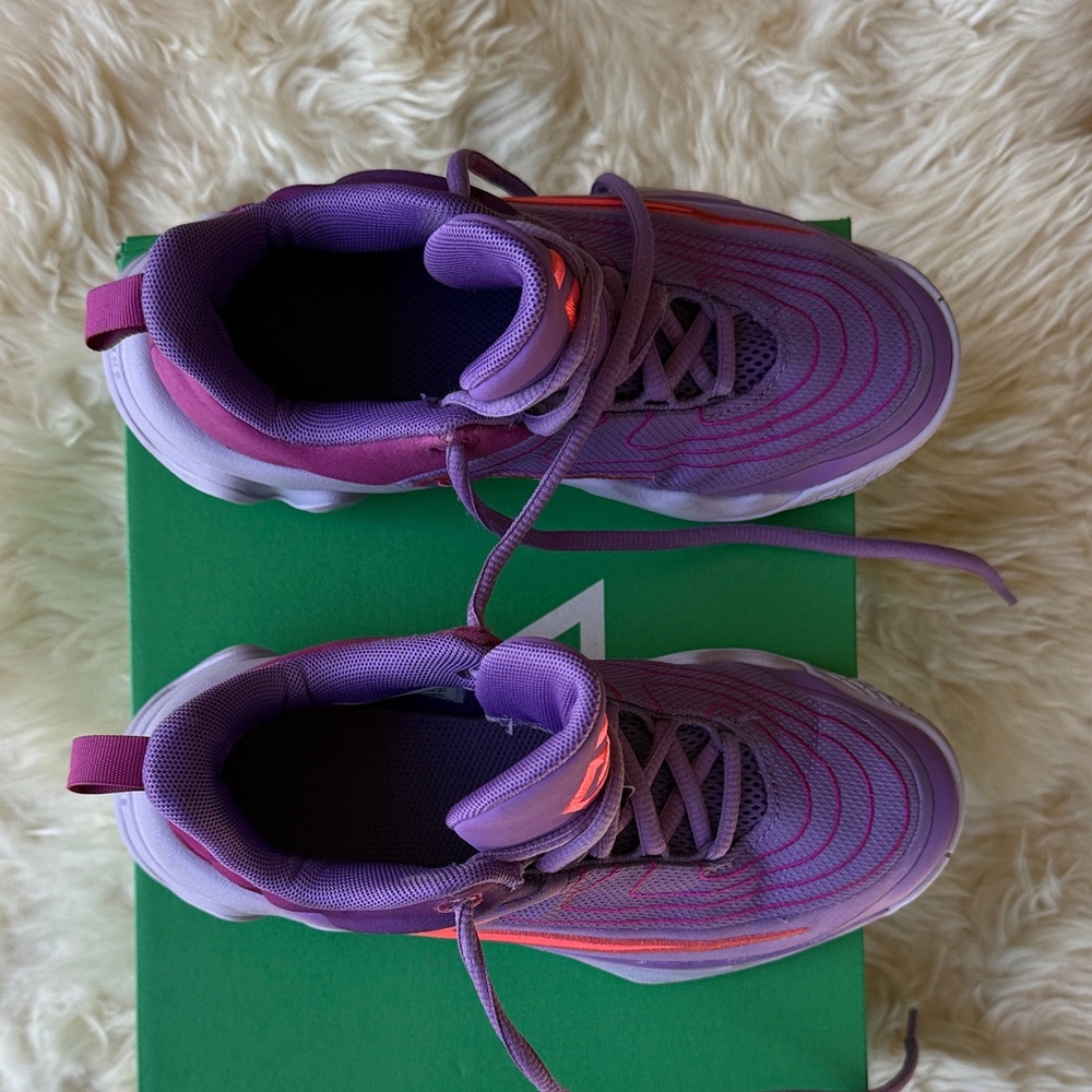 Nike Giannis Immortality 4, size 1 youth - Picture 2 of 8